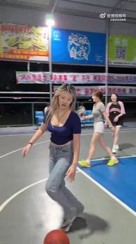 这球局打得很激烈啊😍能不能加一个，不太会打~